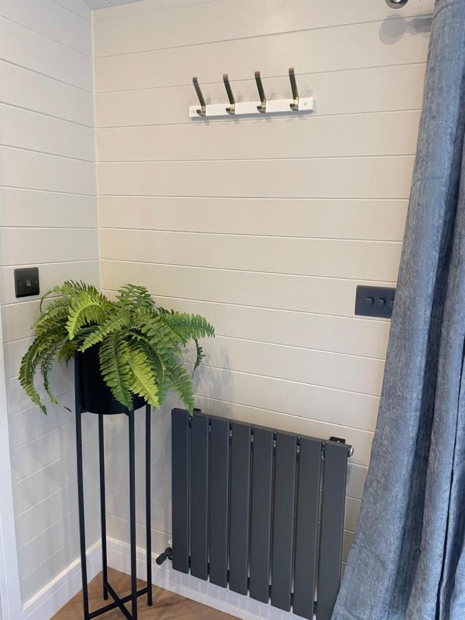 Dee Lodge With Private Hot Tub Llangollen Εξωτερικό φωτογραφία